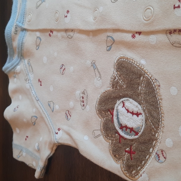 Baseball onesie 6-9 months - Picture 1 of 3